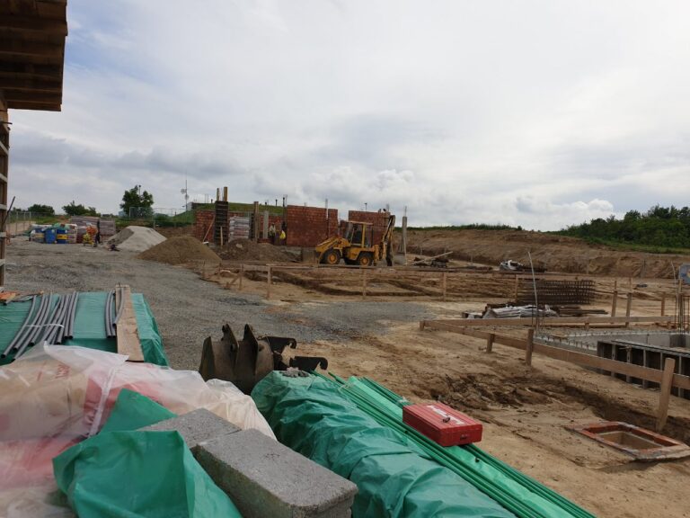 Одлука о избору корисника стамбених јединица намењених за социјално становање у заштићеним условима са листом корисника рангираних према реду првенства на основу испуњених услова и броја бодова и избору домаћина социјалног становања у заштићеним условима