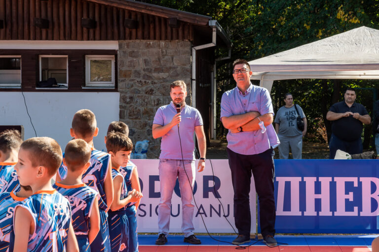 Председник Стојкечић свечано отворио кошаркашки турнир